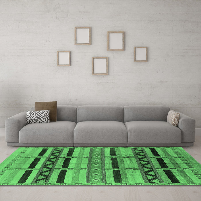 Machine Washable Solid Emerald Green Modern Area Rugs in a Living Room,, wshurb1265emgrn