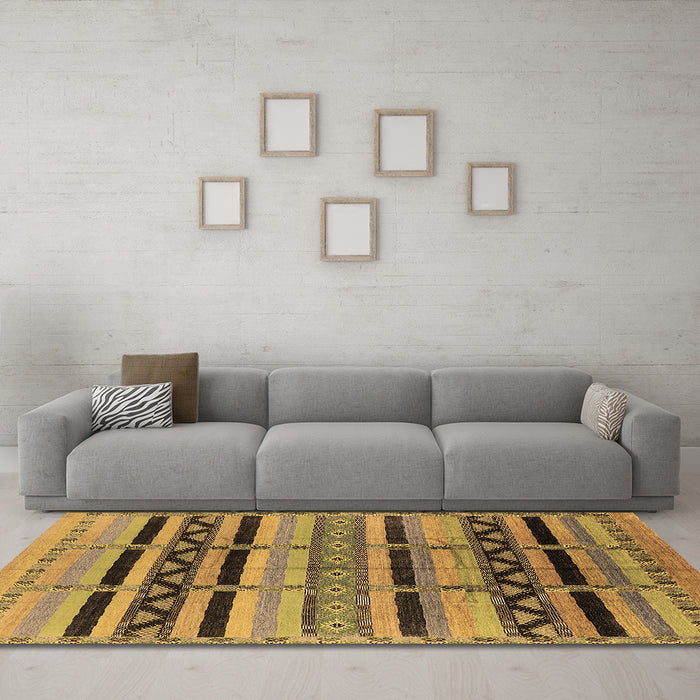 Machine Washable Solid Brown Modern Rug in a Living Room,, wshurb1265brn