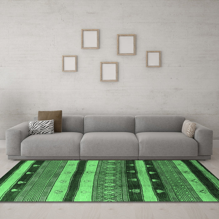 Machine Washable Solid Emerald Green Modern Area Rugs in a Living Room,, wshurb1266emgrn