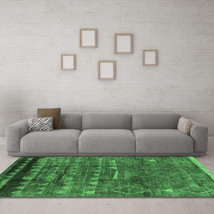 Machine Washable Solid Emerald Green Modern Area Rugs in a Living Room,, wshurb1269emgrn