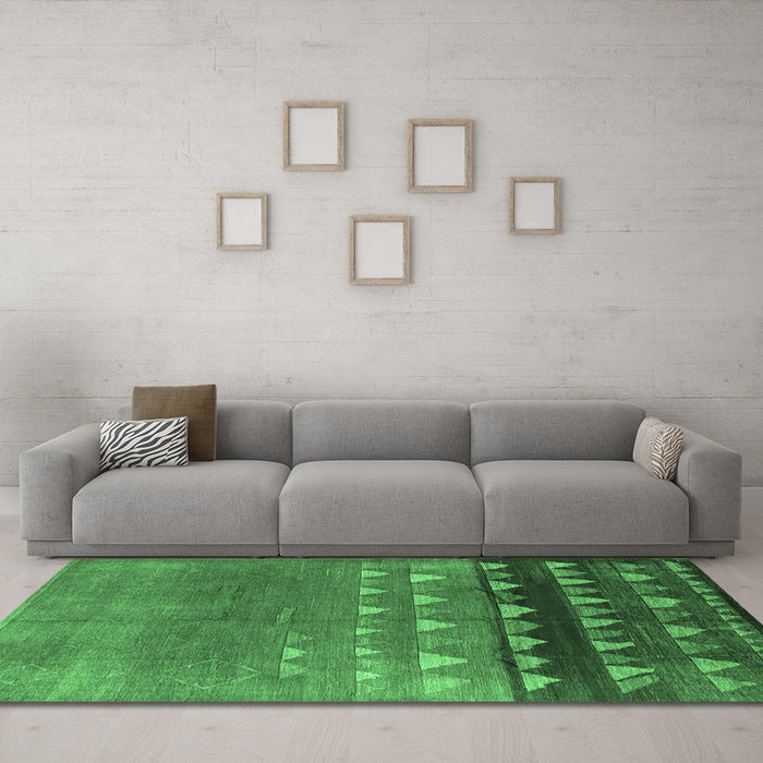 Machine Washable Solid Emerald Green Modern Area Rugs in a Living Room,, wshurb1270emgrn