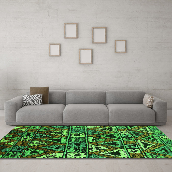 Machine Washable Solid Green Modern Area Rugs in a Living Room,, wshurb1272grn