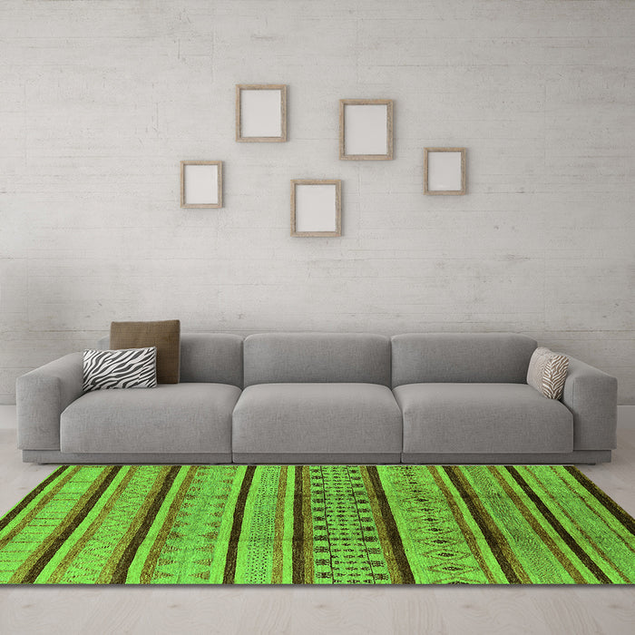 Machine Washable Solid Green Modern Area Rugs in a Living Room,, wshurb1276grn