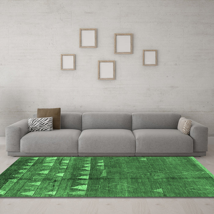 Machine Washable Solid Emerald Green Modern Area Rugs in a Living Room,, wshurb1279emgrn