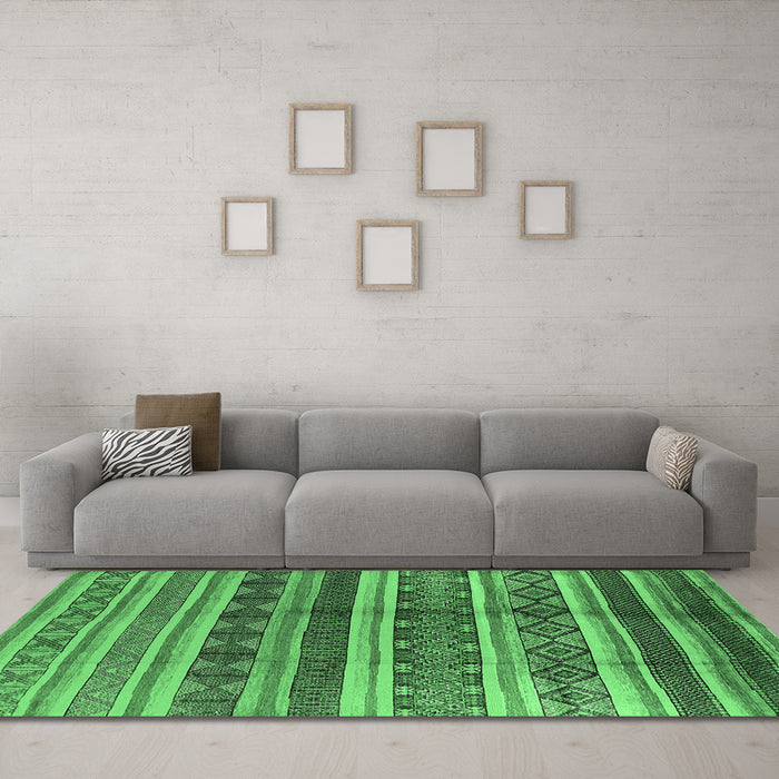 Machine Washable Solid Emerald Green Modern Area Rugs in a Living Room,, wshurb1281emgrn