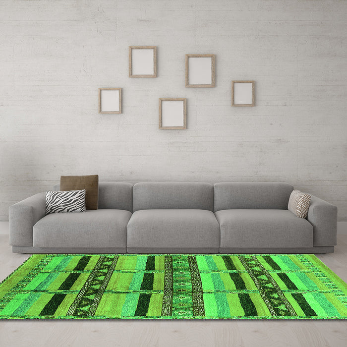 Machine Washable Oriental Green Industrial Area Rugs in a Living Room,, wshurb1287grn