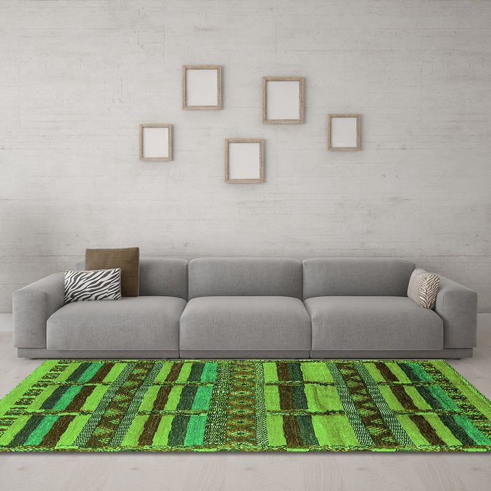 Machine Washable Oriental Green Industrial Area Rugs in a Living Room,, wshurb1289grn