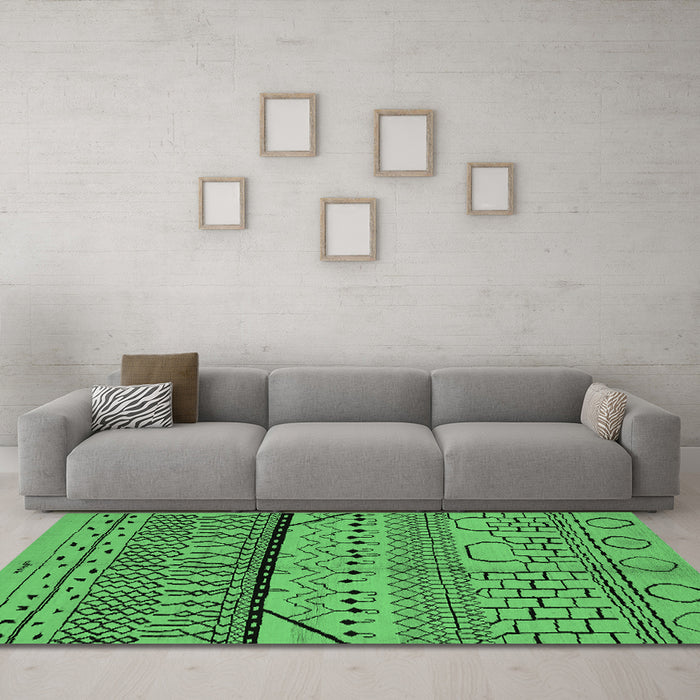 Machine Washable Oriental Emerald Green Industrial Area Rugs in a Living Room,, wshurb1301emgrn