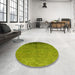 Round Machine Washable Industrial Modern Green Rug in a Office, wshurb1302