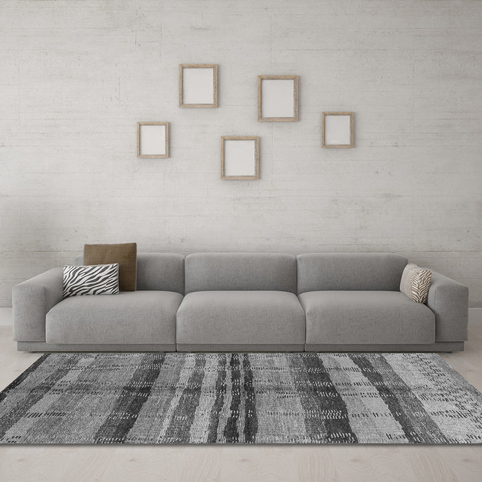 Machine Washable Oriental Gray Industrial Rug in a Living Room,, wshurb1303gry