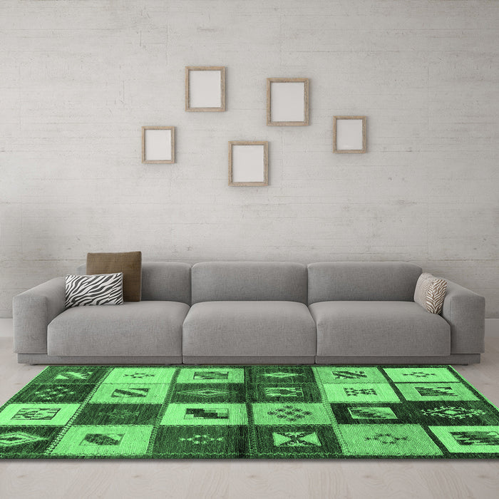 Machine Washable Oriental Emerald Green Industrial Area Rugs in a Living Room,, wshurb1304emgrn