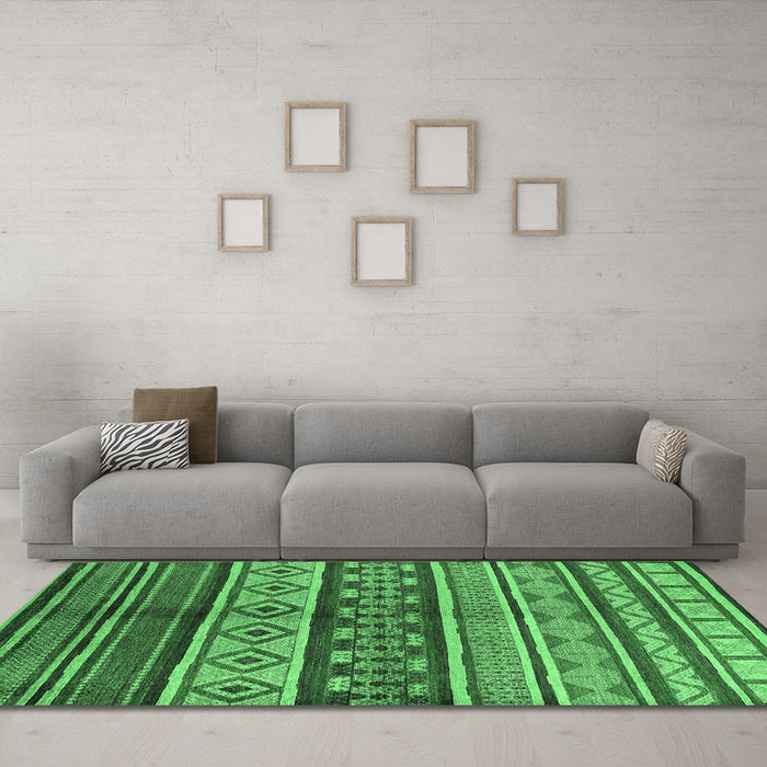 Machine Washable Oriental Emerald Green Industrial Area Rugs in a Living Room,, wshurb1305emgrn