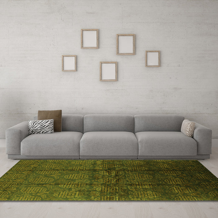 Machine Washable Oriental Green Industrial Area Rugs in a Living Room,, wshurb1309grn