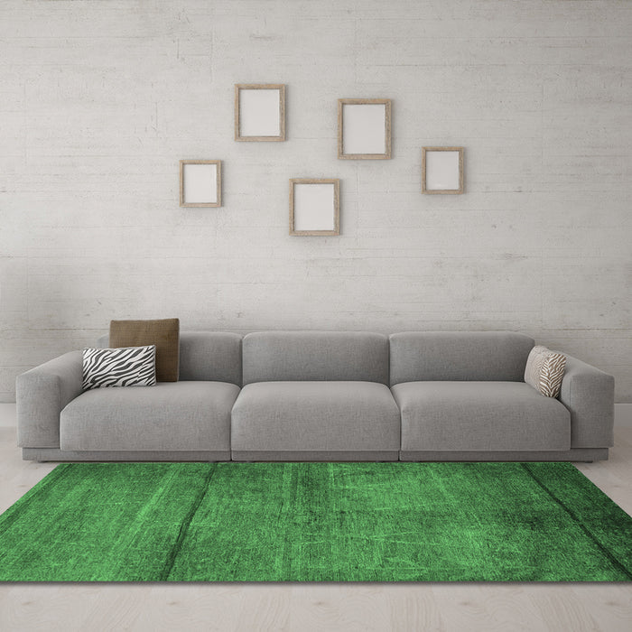 Machine Washable Oriental Emerald Green Industrial Area Rugs in a Living Room,, wshurb1310emgrn