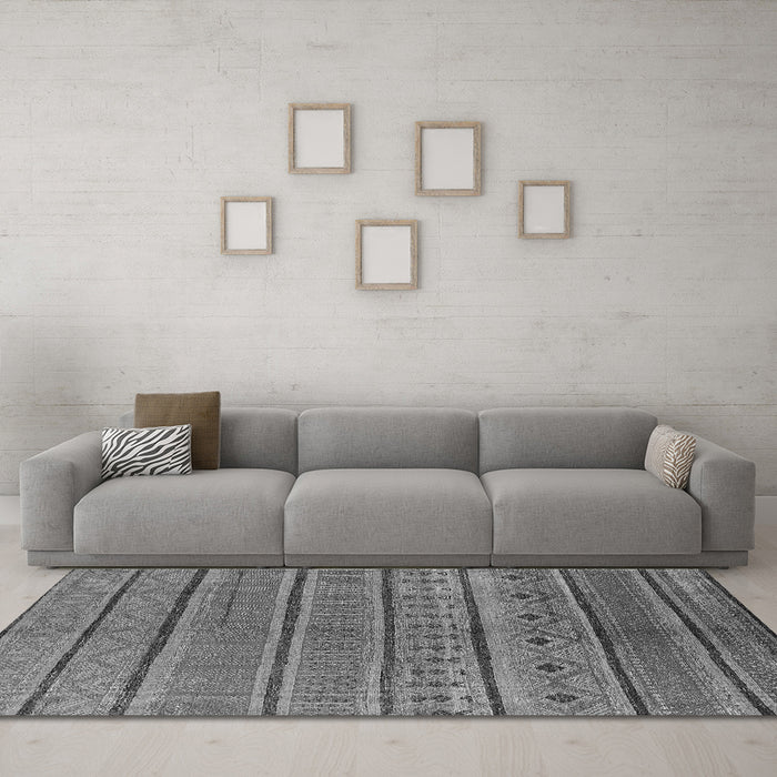 Machine Washable Oriental Gray Industrial Rug in a Living Room,, wshurb1311gry