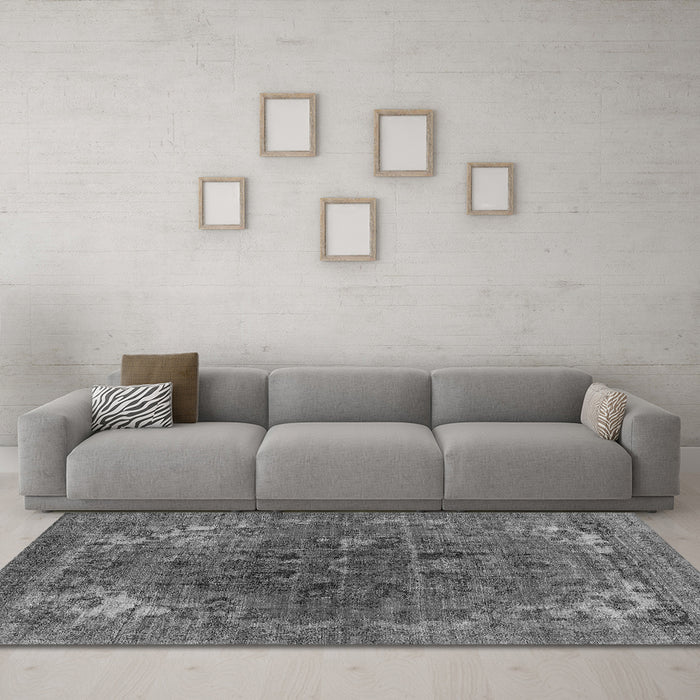 Machine Washable Oriental Gray Industrial Rug in a Living Room,, wshurb1317gry