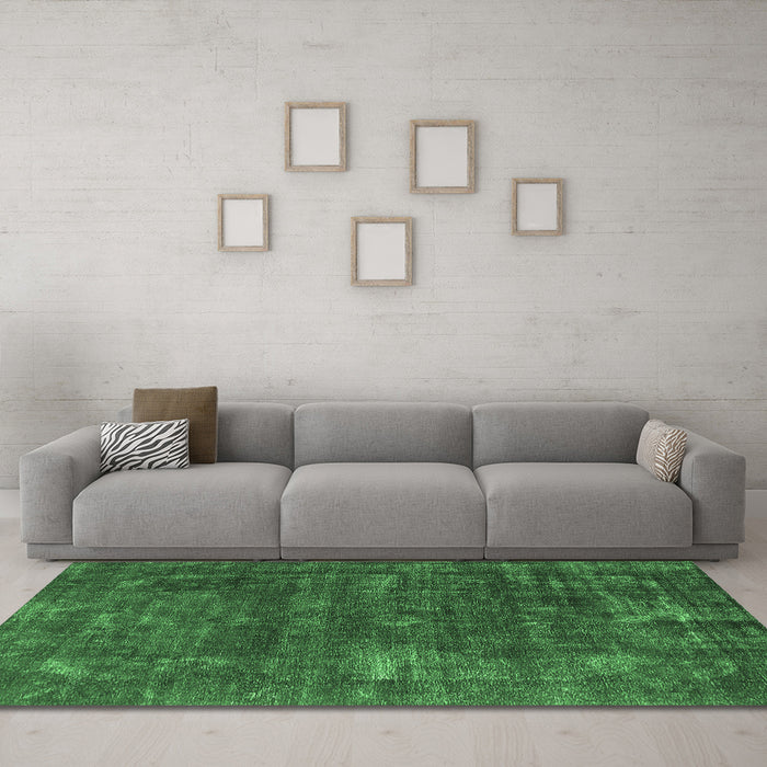 Machine Washable Oriental Emerald Green Industrial Area Rugs in a Living Room,, wshurb1319emgrn