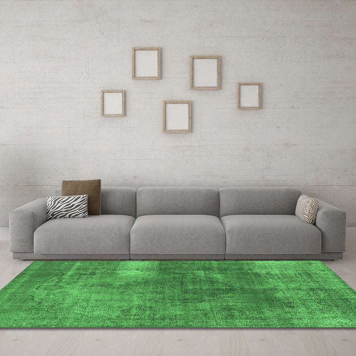 Machine Washable Oriental Emerald Green Industrial Area Rugs in a Living Room,, wshurb1322emgrn