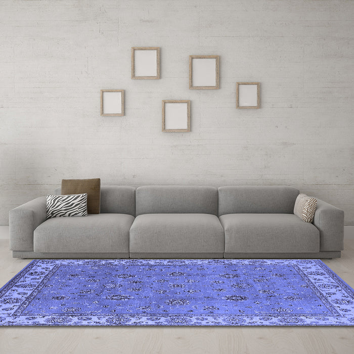 Machine Washable Oriental Blue Traditional Rug in a Living Room, wshurb1324blu