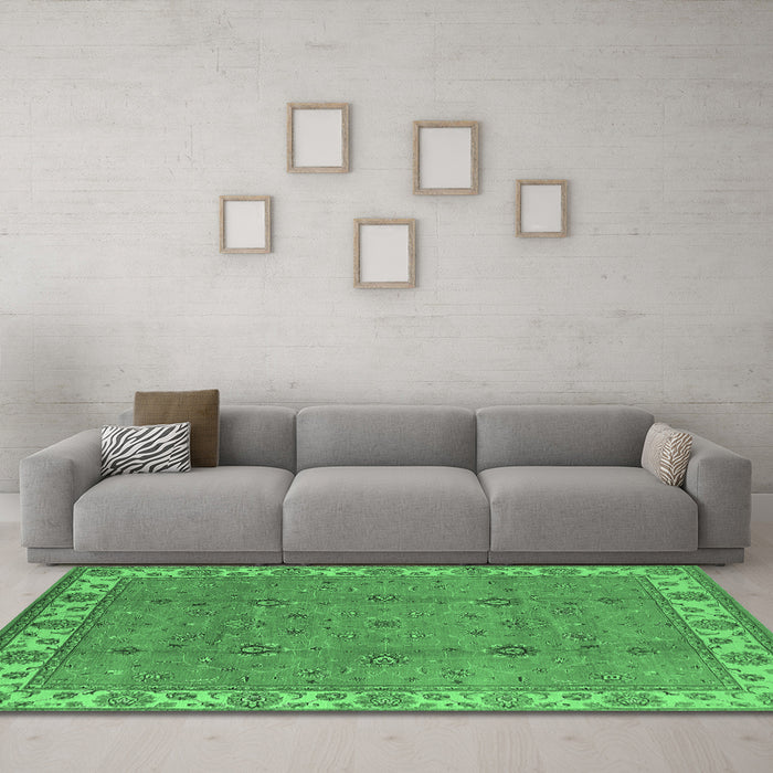 Machine Washable Oriental Emerald Green Traditional Area Rugs in a Living Room,, wshurb1324emgrn
