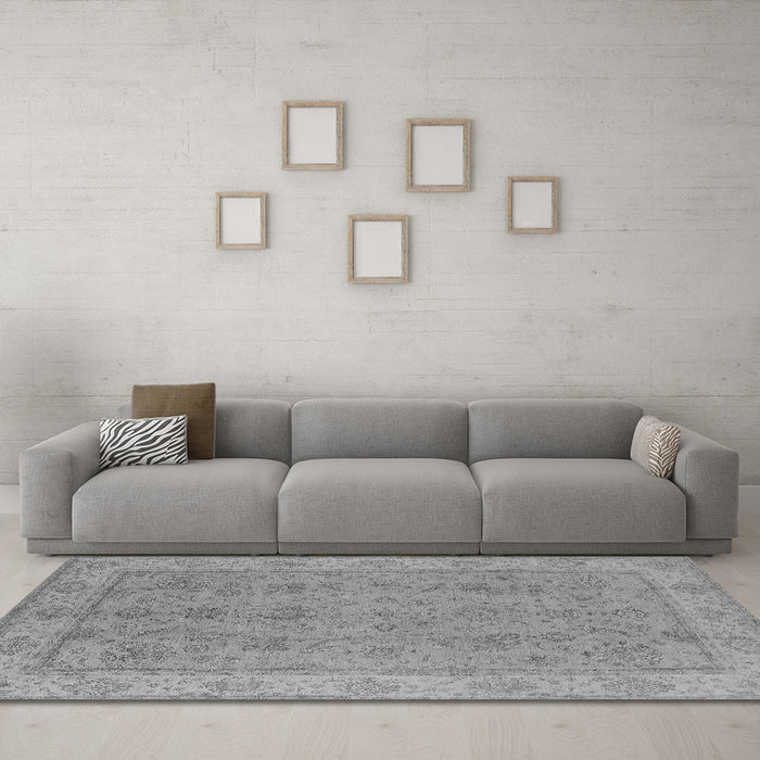 Machine Washable Oriental Gray Traditional Rug in a Living Room,, wshurb1325gry