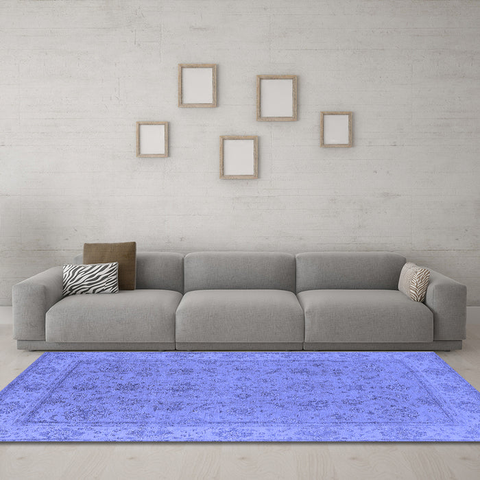 Machine Washable Oriental Blue Traditional Rug in a Living Room, wshurb1325blu