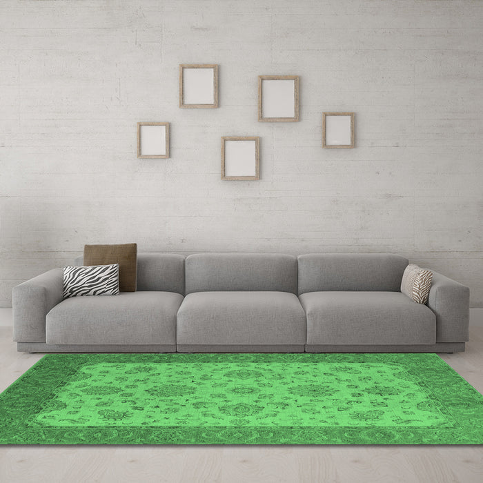 Machine Washable Oriental Emerald Green Traditional Area Rugs in a Living Room,, wshurb1327emgrn