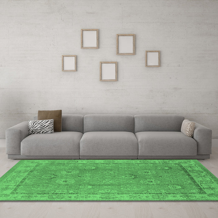 Machine Washable Oriental Emerald Green Traditional Area Rugs in a Living Room,, wshurb1329emgrn