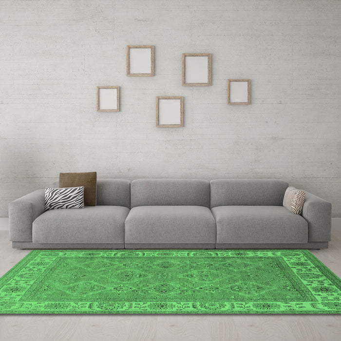 Machine Washable Oriental Emerald Green Traditional Area Rugs in a Living Room,, wshurb1331emgrn