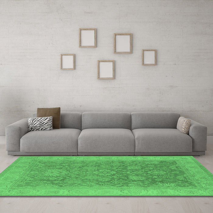 Machine Washable Oriental Emerald Green Traditional Area Rugs in a Living Room,, wshurb1334emgrn