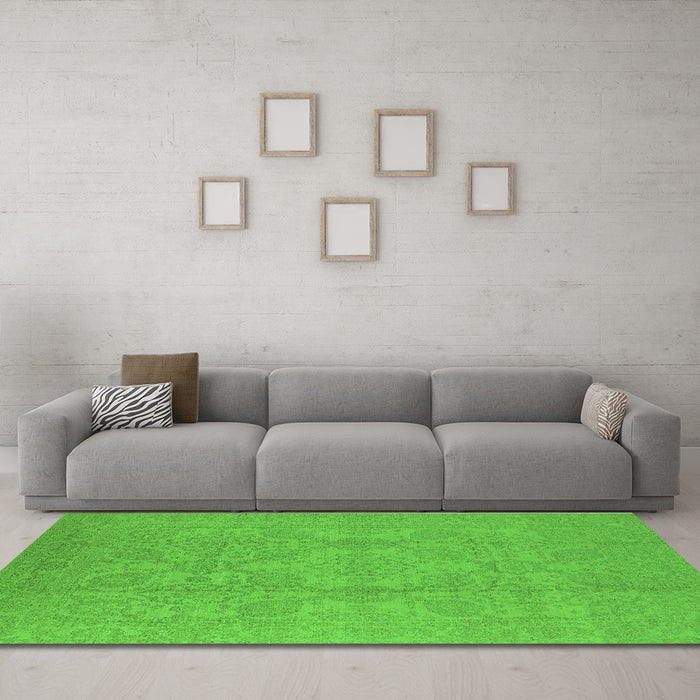 Machine Washable Oriental Green Traditional Area Rugs in a Living Room,, wshurb1335grn