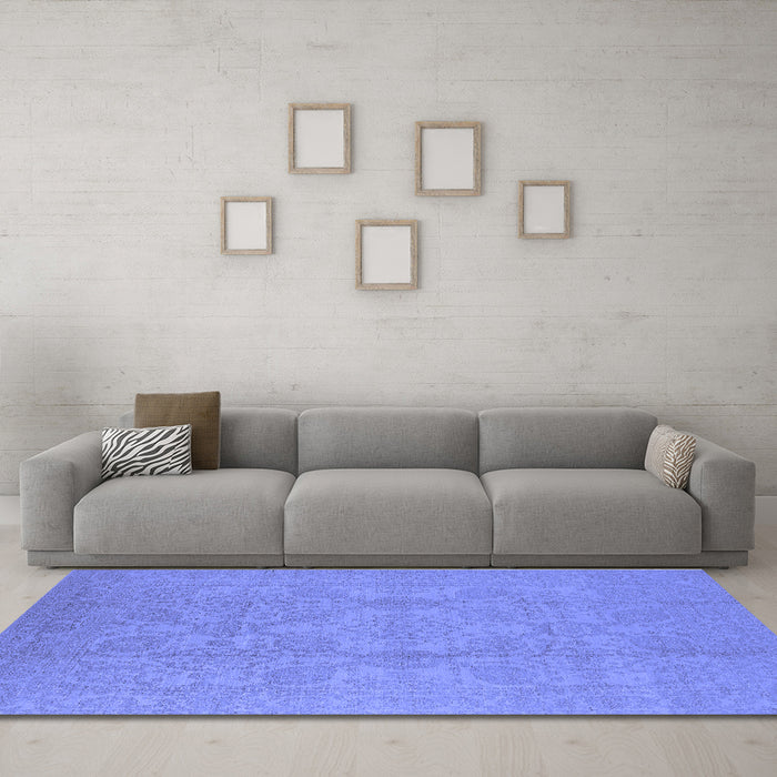 Machine Washable Oriental Blue Traditional Rug in a Living Room, wshurb1335blu