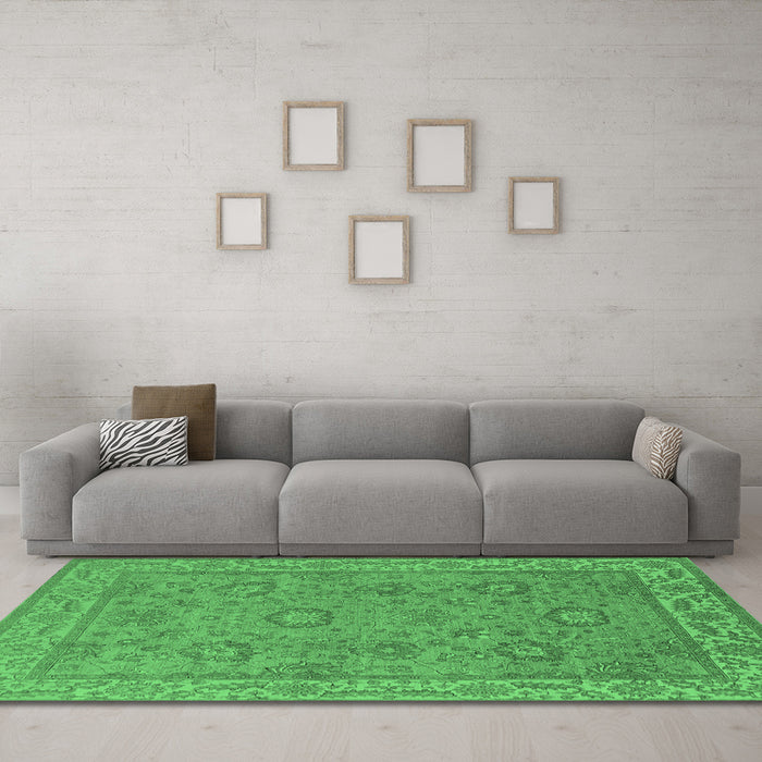 Machine Washable Oriental Emerald Green Traditional Area Rugs in a Living Room,, wshurb1337emgrn