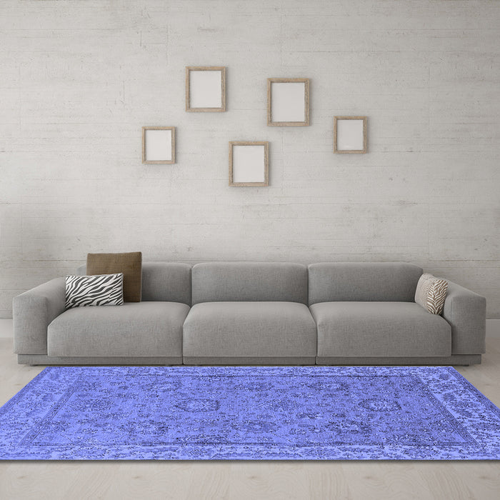 Machine Washable Oriental Blue Traditional Rug in a Living Room, wshurb1337blu