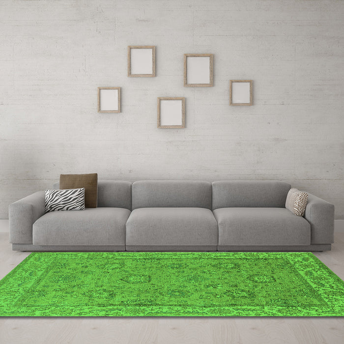 Machine Washable Oriental Green Traditional Area Rugs in a Living Room,, wshurb1337grn