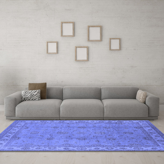 Machine Washable Oriental Blue Traditional Rug in a Living Room, wshurb1338blu