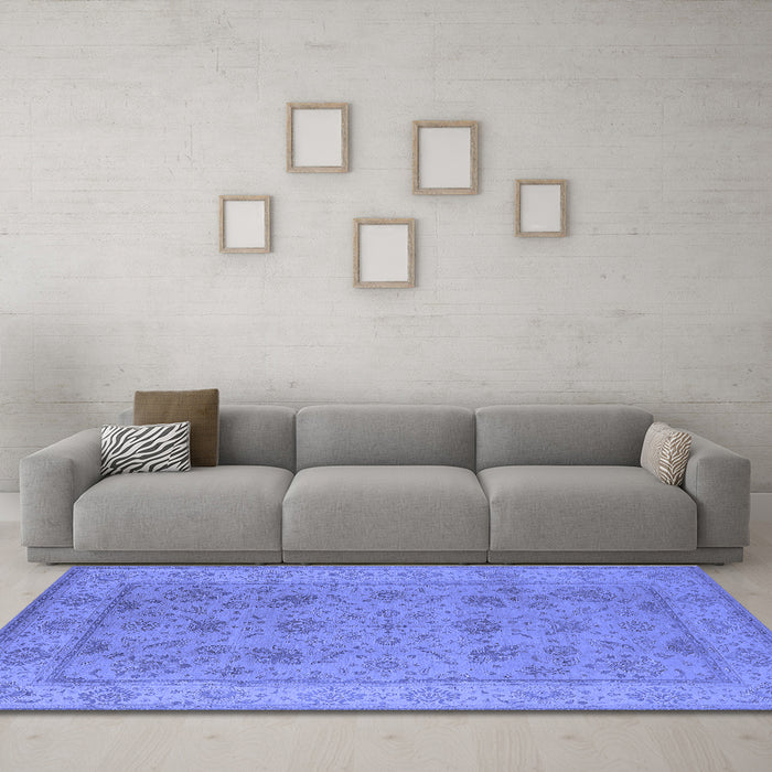 Machine Washable Oriental Blue Traditional Rug in a Living Room, wshurb1344blu