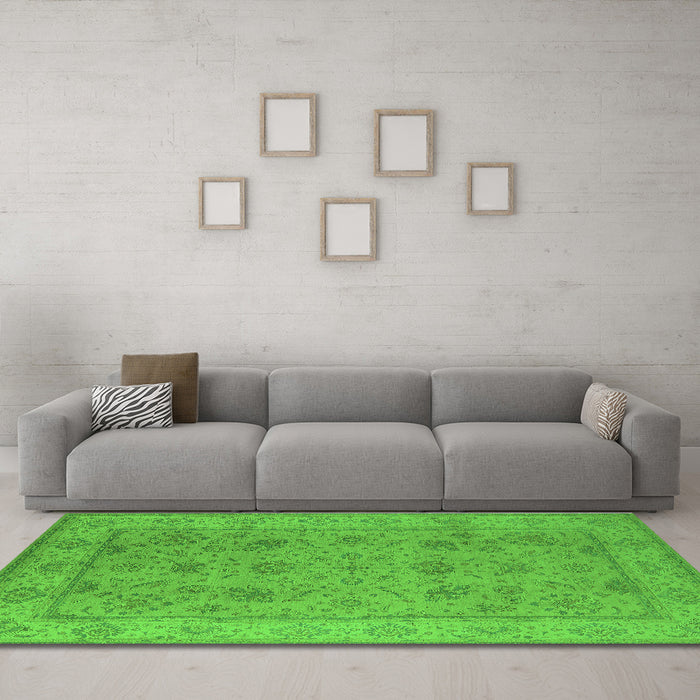 Machine Washable Oriental Green Traditional Area Rugs in a Living Room,, wshurb1344grn