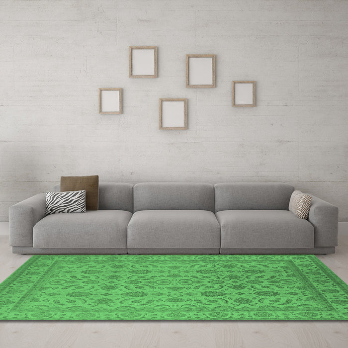 Machine Washable Oriental Emerald Green Traditional Area Rugs in a Living Room,, wshurb1345emgrn