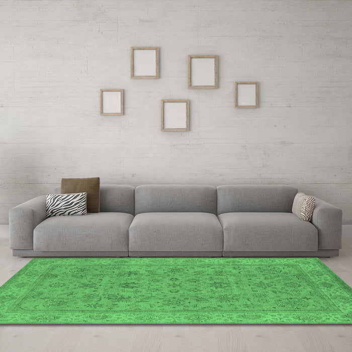 Machine Washable Oriental Emerald Green Traditional Area Rugs in a Living Room,, wshurb1347emgrn
