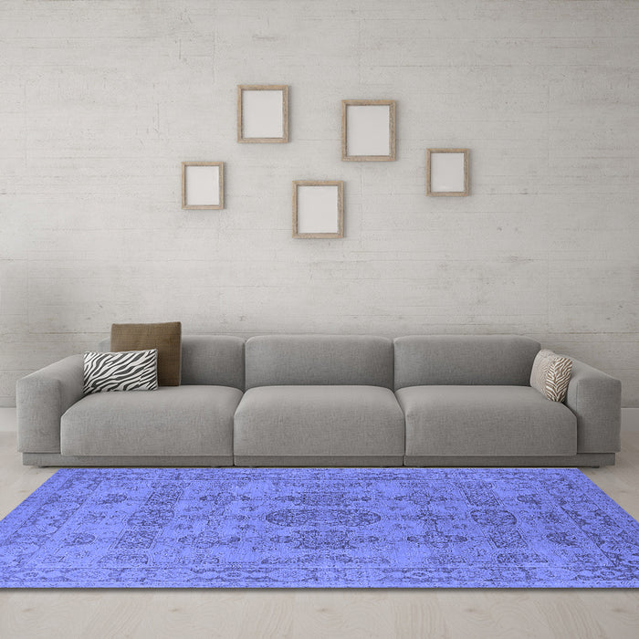 Machine Washable Oriental Blue Traditional Rug in a Living Room, wshurb1348blu