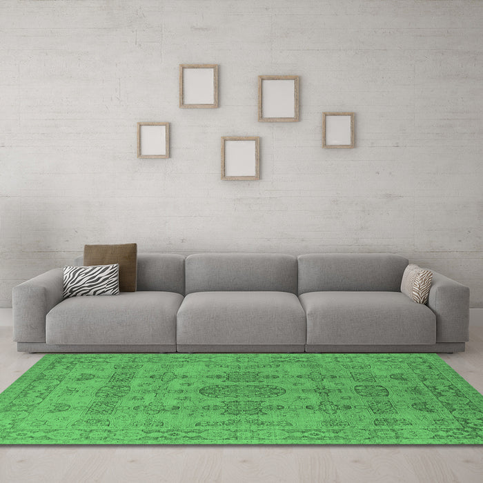 Machine Washable Oriental Emerald Green Traditional Area Rugs in a Living Room,, wshurb1348emgrn