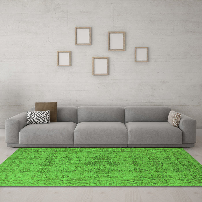 Machine Washable Oriental Green Traditional Area Rugs in a Living Room,, wshurb1348grn