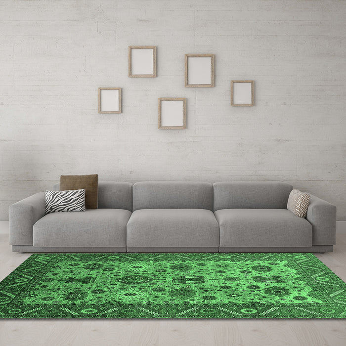 Machine Washable Oriental Emerald Green Industrial Area Rugs in a Living Room,, wshurb1350emgrn