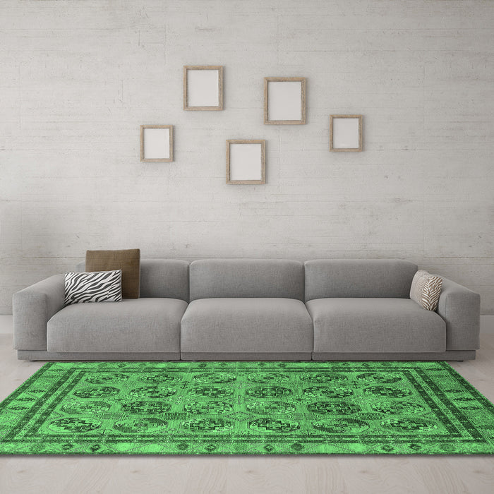 Machine Washable Oriental Emerald Green Traditional Area Rugs in a Living Room,, wshurb1352emgrn