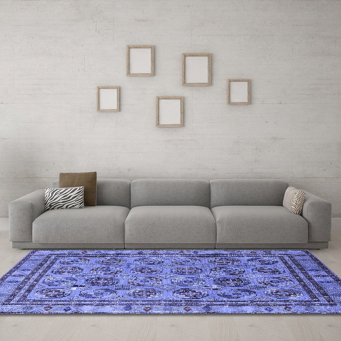 Machine Washable Oriental Blue Traditional Rug in a Living Room, wshurb1352blu
