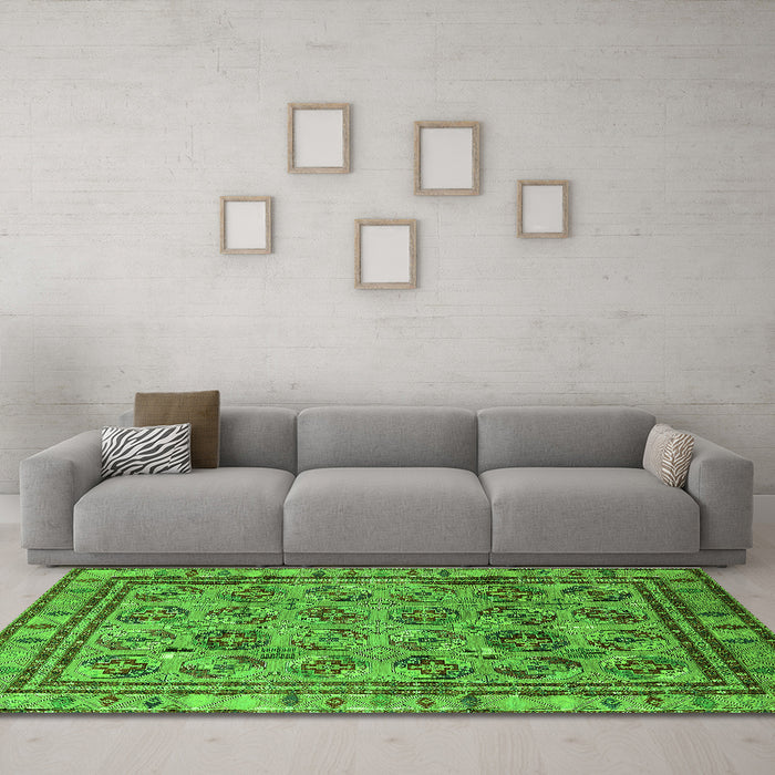 Machine Washable Oriental Green Traditional Area Rugs in a Living Room,, wshurb1352grn
