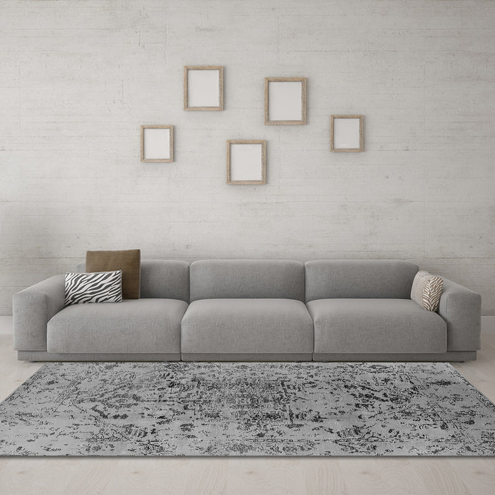 Machine Washable Oriental Gray Industrial Rug in a Living Room,, wshurb1353gry