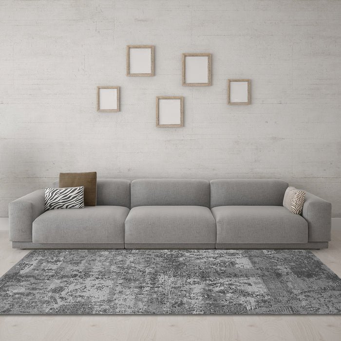 Machine Washable Oriental Gray Industrial Rug in a Living Room,, wshurb1354gry