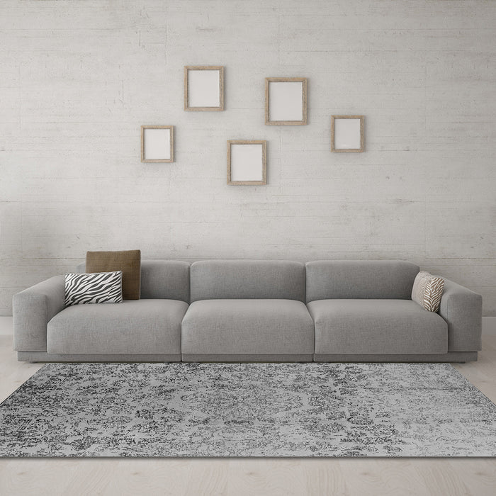 Machine Washable Oriental Gray Industrial Rug in a Living Room,, wshurb1361gry
